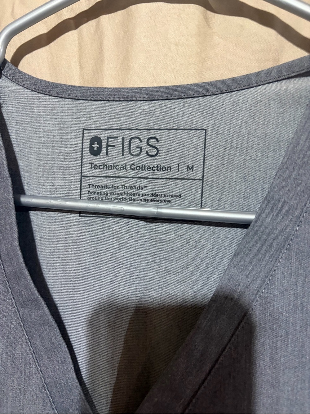 Figs scrub top - Picture 2 of 2